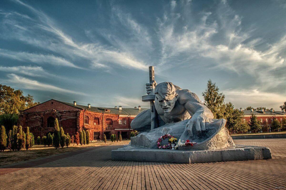 Монумент «Жажда» в Брестской крепости. Фото: https://seo.belstu.by.