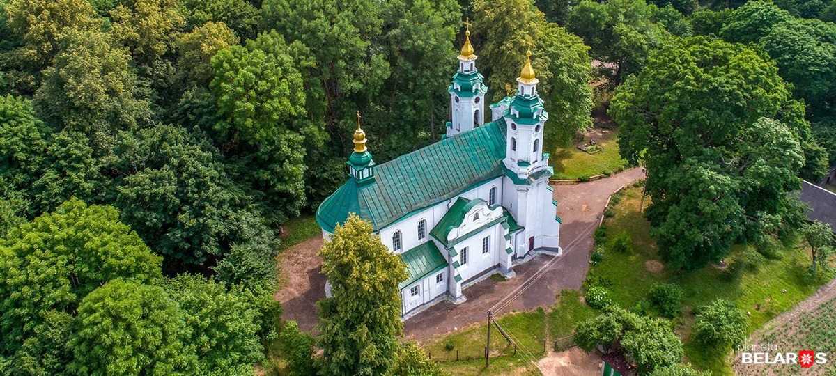 Свято-Троицкая церковь в агрогородке Вольно с высоты птичьего полета. Фото: https://planetabelarus.by
