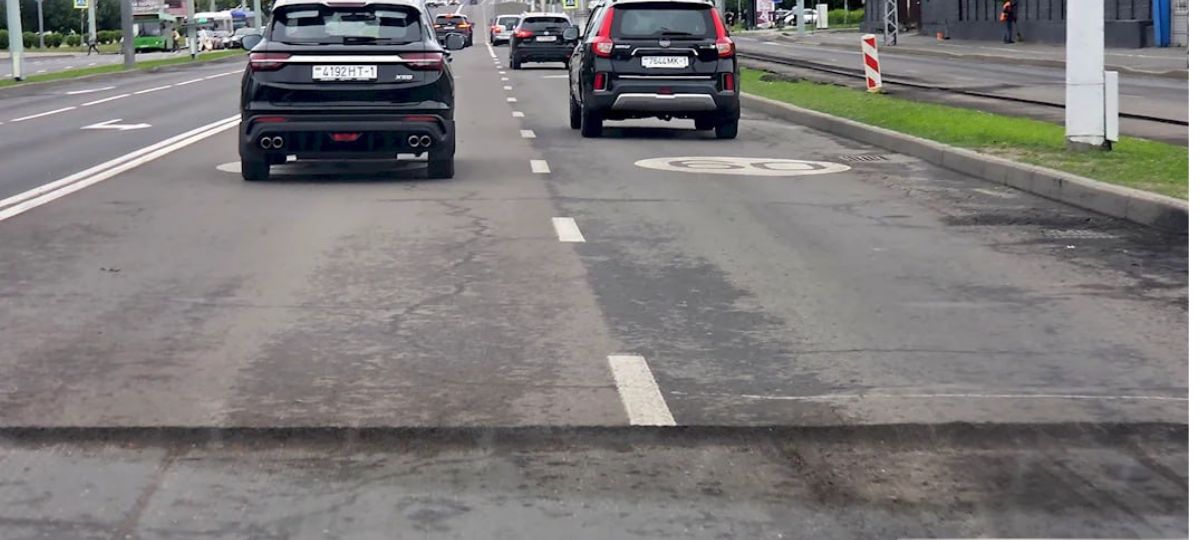Ступенька на перекрестке на Московской-Пионерской в Бресте
