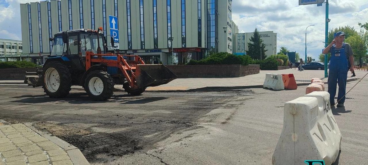 Замена асфальта возле ЦУМа в Бресте. Фото: Брестский вестник
