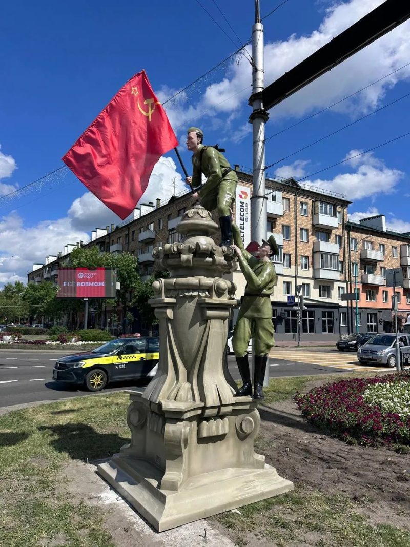Новая инсталляция в Бресте на тему ВОВ. Фото из Threads