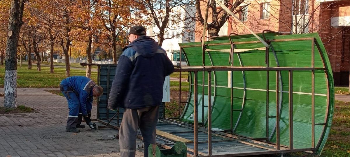 остановка общественного транспорта во время демонтажа